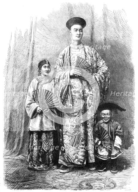 The Chinese Giant, Chang, with his wife and attendant dwarf, 1865. Creator: Unknown.