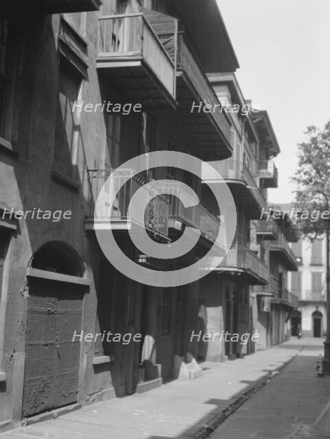 Pirate Alley, New Orleans, between 1920 and 1926. Creator: Arnold Genthe.