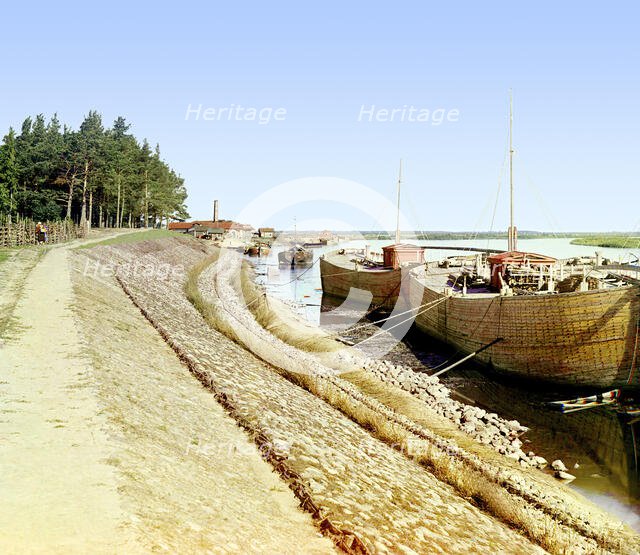 Small town of Vokhnovo; reinforced embankment [Russian Empire], 1909. Creator: Sergey Mikhaylovich Prokudin-Gorsky.