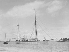 The 90 ft 'Quo Vadis' at anchor, 1911. Creator: Kirk & Sons of Cowes.