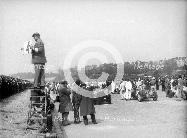 Riley 1985 cc competing in the JCC International Trophy, Brooklands, 2 May 1936. Artist: Bill Brunell.