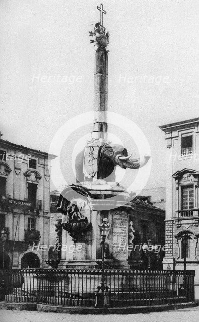 Piazza del Duomo (Cathedral Square), Catania, Sicily, Italy, c1923. Artist: Unknown