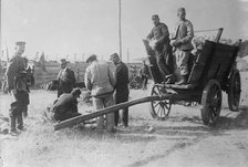 Wynsdorf (Zossen), French prisoners receiving cabbages, 7 Jan 1915. Creator: Bain News Service.