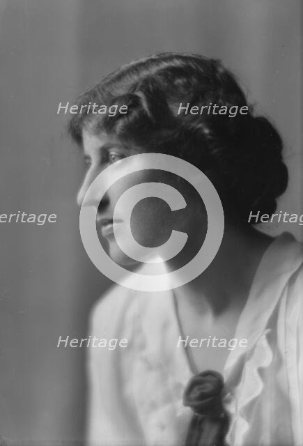 Milholland, Inez (Mrs. Eugene Boissevain), portrait photograph, 1914. Creator: Arnold Genthe.