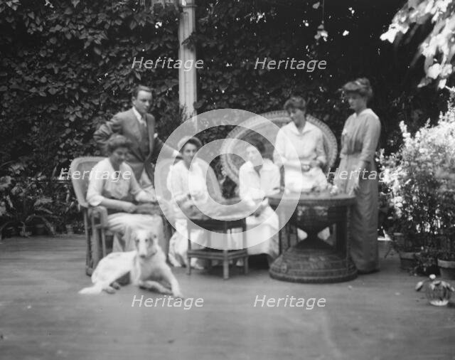 Donohoe, Mrs., and friends or family, portrait photograph taken outdoors, between 1906 and 1915. Creator: Arnold Genthe.