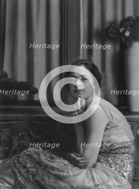 Gillican, Lucile, Miss, portrait photograph, 1915. Creator: Arnold Genthe.