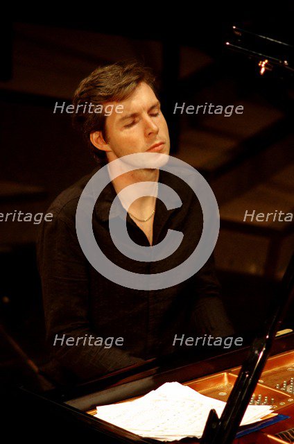 Gwilym Simcock, The Ship, Sevenoaks, Kent, 2011. Artist: Brian O'Connor