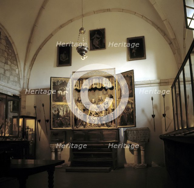 Central hall of the museum with the triptych depicting the theme of Epiphany.