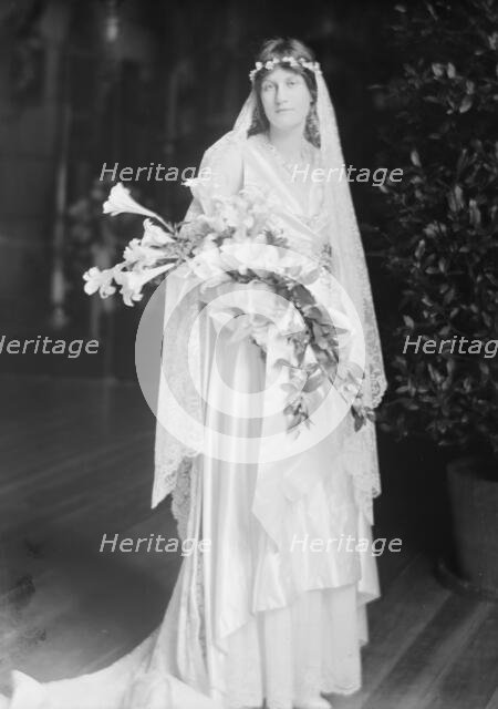 Breese wedding, portrait photograph, 1915. Creator: Arnold Genthe.