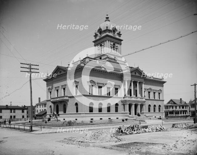 Duval County Court House, Jacksonville, Fla., between 1900 and 1905. Creator: Unknown.