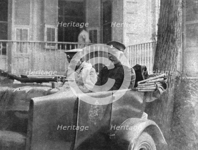 ''La capitulation Bulgare; Le general Loukof, accompagne d'un officier bulgare, quitte..., 1918. Creator: Unknown.