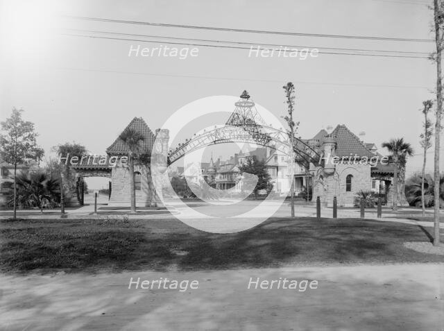 Entrance to Audubon Place, New Orleans, La., c1903. Creator: Unknown.