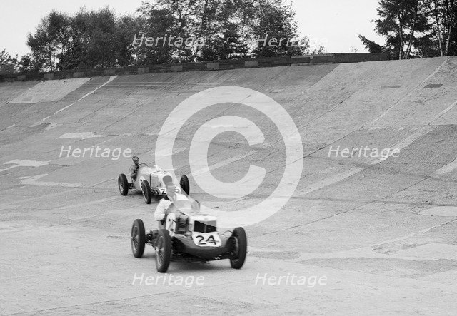 MG Magnettes of Henry Leslie Brooke and Bill Hughes, JCC International Trophy, Brooklands, 1937.   Artist: Bill Brunell.