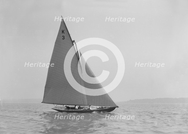 The 7 Metre 'Nelta' (K3) sailing close-hauled, 1911. Creator: Kirk & Sons of Cowes.