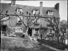 The Crown Inn, Groombridge, Speldhurst, Tunbridge Wells, Kent, 1911. Creator: Katherine Jean Macfee.