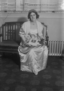 Beatrice Harrison, between c1915 and c1920. Creator: Bain News Service.