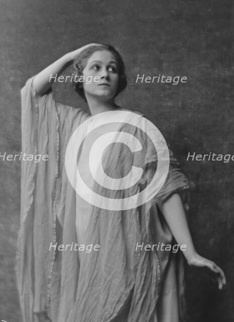 Kratzet, T., Miss, portrait photograph, 1917. Creator: Arnold Genthe.