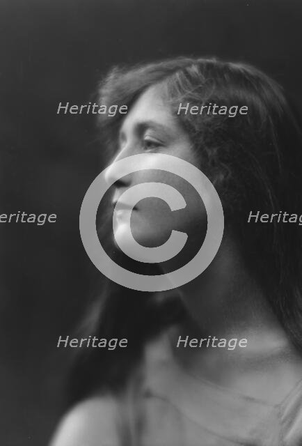 Manderkern, Miss, portrait photograph, 1916 May 20 or June 12. Creator: Arnold Genthe.