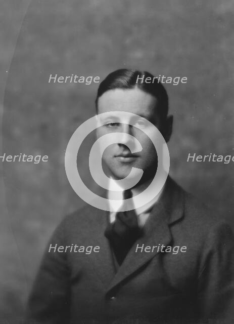 Winter, Mr., the younger, portrait photograph, 1917 May 3. Creator: Arnold Genthe.