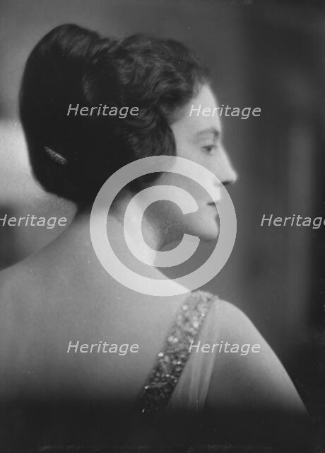 Mrs. Peixotto, portrait photograph, 1918 Feb. 25. Creator: Arnold Genthe.