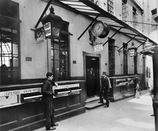 Lombard Street Post Office, City of London, c late 19th-early 20th century. Artist: George Davison Reid