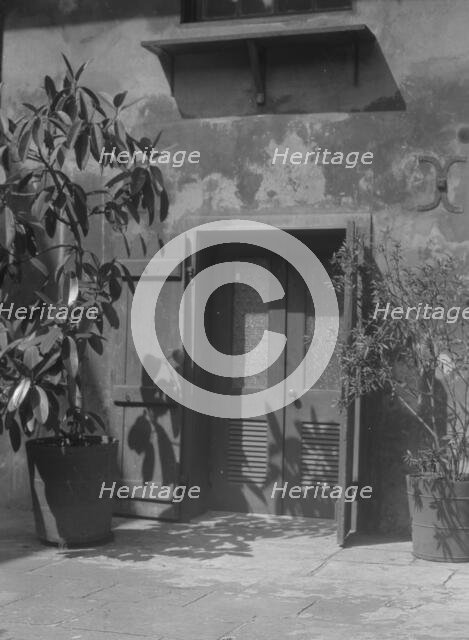 Corner in the Arts and Crafts patio, New Orleans, between 1920 and 1926. Creator: Arnold Genthe.