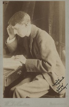 Portrait of Aubrey Beardsley (1872-1898), 1896. Creator: Photo studio W.J. Hawker, Bournemouth .