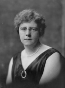 Watson, S.K., Miss, portrait photograph, 1917 June 9. Creator: Arnold Genthe.