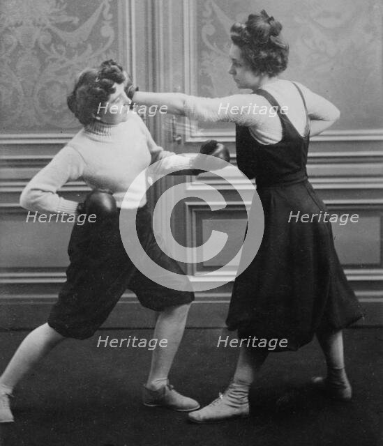 Mrs. Edwards & Frl. Kussin [boxing], 1912. Creator: Bain News Service.