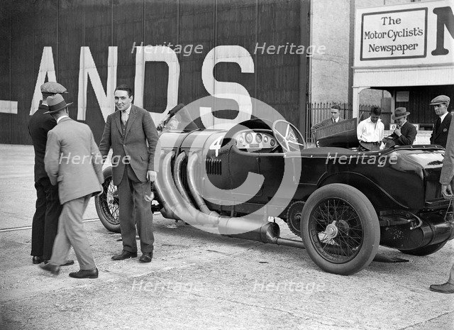 22 litre Benz of GK Clowes at a Surbiton Motor Club race meeting, Brooklands, Surrey, 1928. Artist: Bill Brunell.