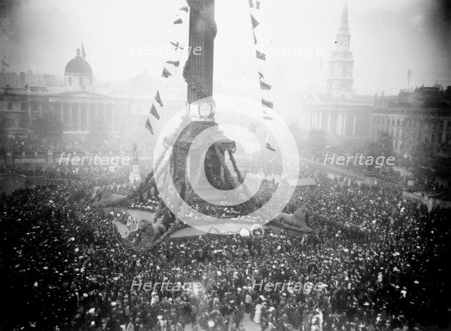 Nelson's Column, Trafalgar Square, London, 1905. Artist: Unknown