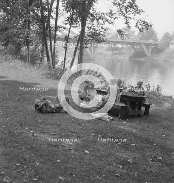 Sunday family picnic, Grants Pass, Josephine County, Oregon, 1939. Creator: Dorothea Lange.