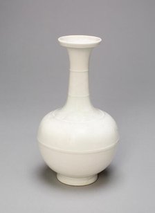 Bottle-Shaped Vase with Encircling Ribs, Ming dynasty or Qing dynasty, c. late 17th/18th century. Creator: Unknown.