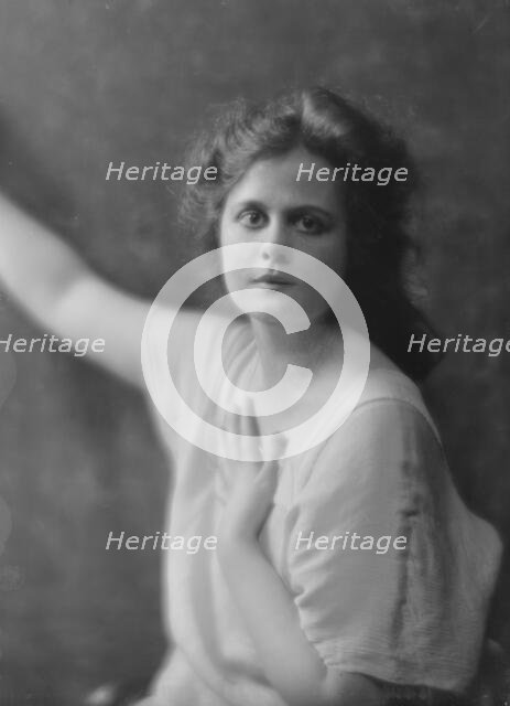 Ayers, Clio, Miss, portrait photograph, 1916 Jan. 13. Creator: Arnold Genthe.
