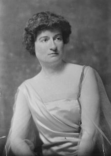 Mrs. Sidney Aske, portrait photograph, 1918. Creator: Arnold Genthe.