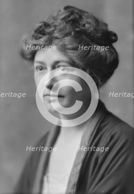 Loomis, Estelle, Miss (Mrs. Gelett Burgess), portrait photograph, 1914 June 15. Creator: Arnold Genthe.