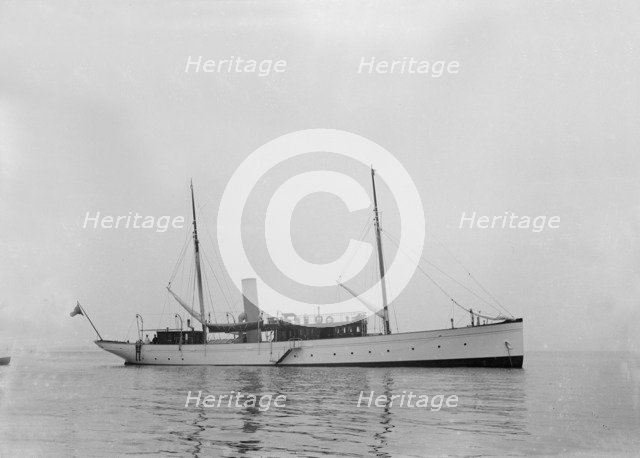 The steam yacht 'Mavis'. Creator: Kirk & Sons of Cowes.