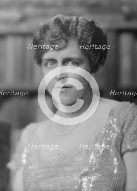 Kelly, R.M., Jr., Mrs., portrait photograph, 1916 Apr. 20. Creator: Arnold Genthe.