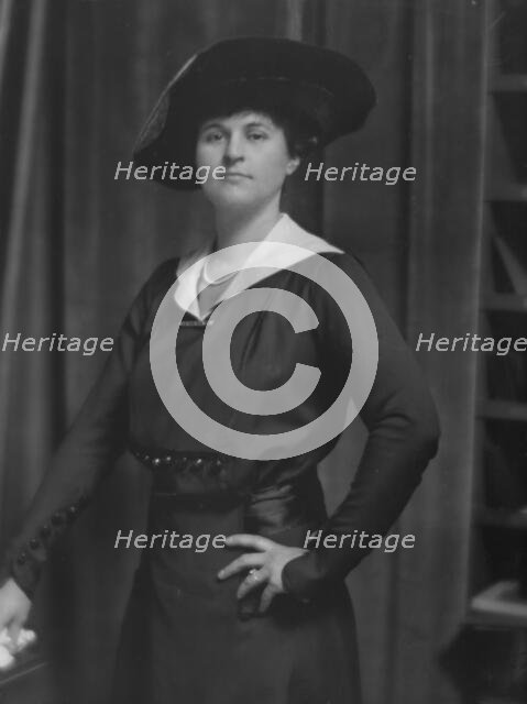 Selden, Miss, portrait photograph, 1915. Creator: Arnold Genthe.