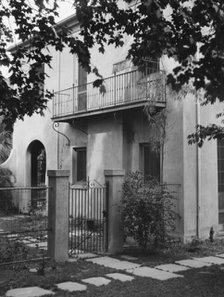 Two-story house, New Orleans or Charleston, South Carolina, between 1920 and 1926. Creator: Arnold Genthe.