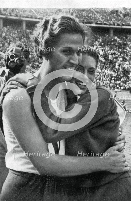 Helen Stephens and Alice Arden, American athletes, Berlin Olympics, 1936. Artist: Unknown