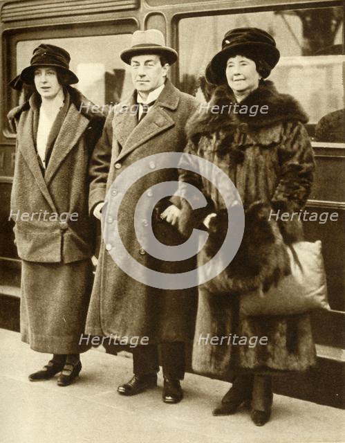 British Prime Minister Stanley Baldwin with his wife and daughter, London, 27 January 1923, (1935). Creator: Unknown.