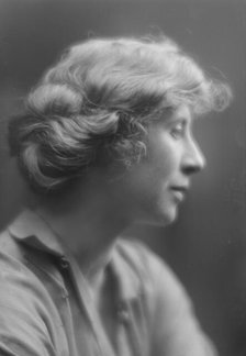 Yurka, Blanche, Miss, portrait photograph, 1915. Creator: Arnold Genthe.