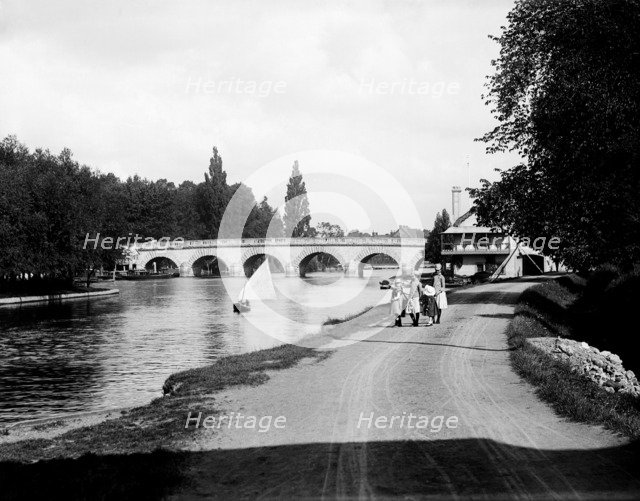 Maidenhead Bridge, Berkshire, 1885. Artist: Henry Taunt.
