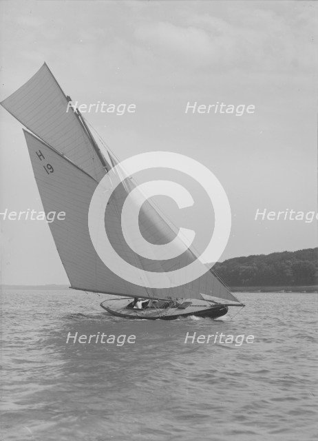 The 8 Metre sailing yacht 'Antwerpia' (H19), 1911. Creator: Kirk & Sons of Cowes.