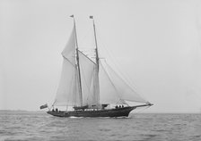 The schooner 'Hinemoa' underway, 1914. Creator: Kirk & Sons of Cowes.