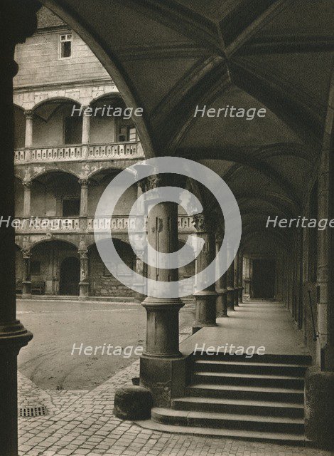 'Stuttgart. In the yard of the old castle', 1931. Artist: Kurt Hielscher.