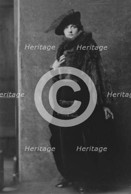 Nash, Mary, Miss, portrait photograph, 1917 Sept. 10. Creator: Arnold Genthe.