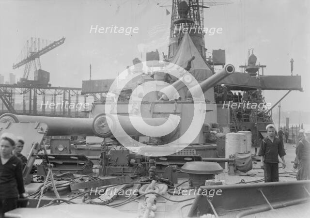 NEW YORK -- 14' guns forward, between c1910 and c1915. Creator: Bain News Service.