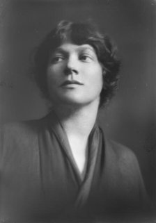 Allison, J.M., Mrs., portrait photograph, 1917 Oct. 25. Creator: Arnold Genthe.